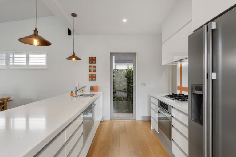 Photo of property in 18 Garreg Road, Fendalton, Christchurch, 8052