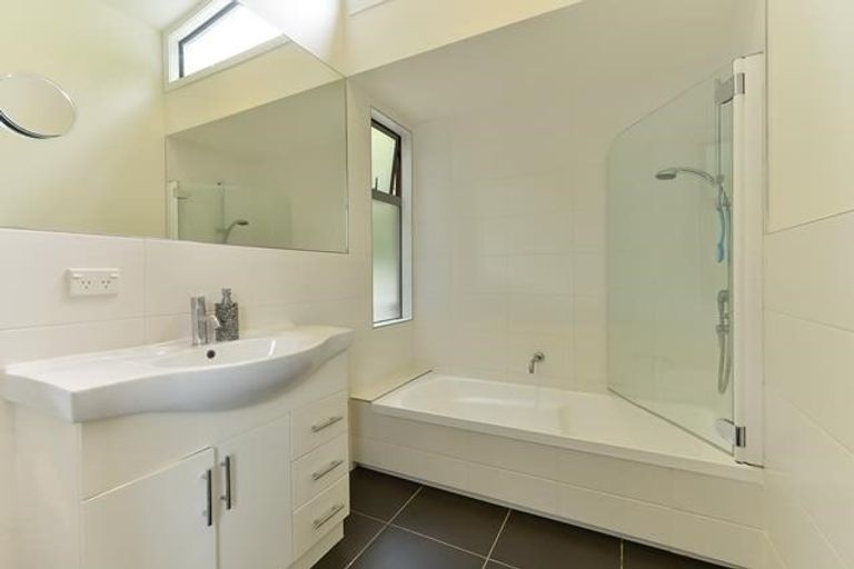 Photo of property in 37e Ngaio Road, Kelburn, Wellington, 6012