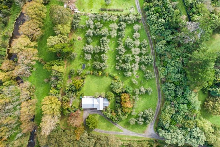 Photo of property in 220 Valley Views, Fitzherbert, Palmerston North, 4472