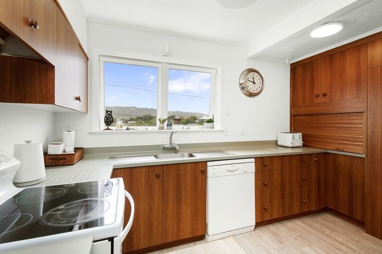 Photo of property in 64 Larsen Crescent, Tawa, Wellington, 5028