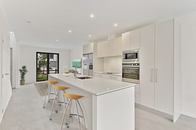 Photo of property in 48 William Wallbank Crescent, Swanson, Auckland, 0614