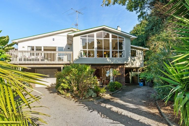 Photo of property in 18 Island View Terrace, Waikanae Beach, Waikanae, 5036