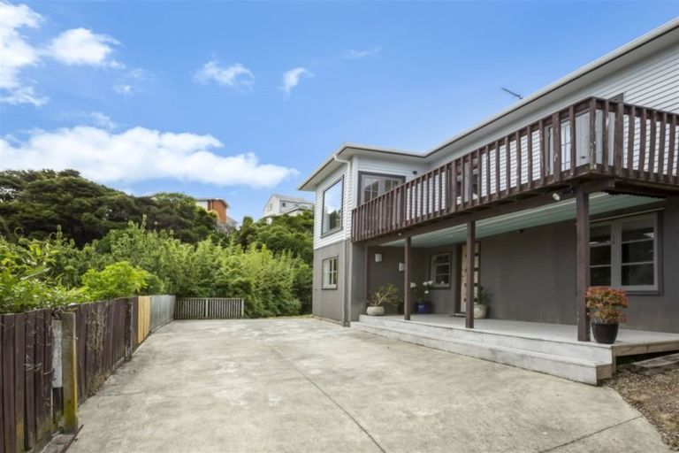 Photo of property in 21 Kiriwai Road, Paremata, Porirua, 5024