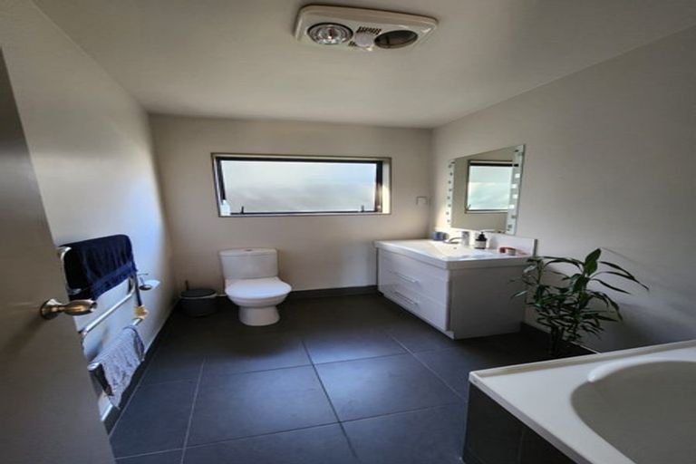 Photo of property in 17b Scotstoun Place, Glen Eden, Auckland, 0602