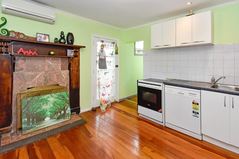 Photo of property in 18 Mcleod Road, Weymouth, Auckland, 2103