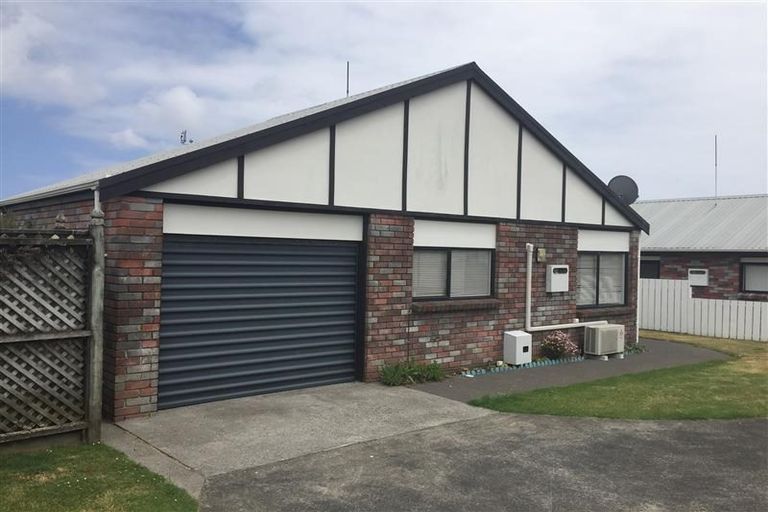 Photo of property in 2/5 Rawhiti Street, Vogeltown, New Plymouth, 4310