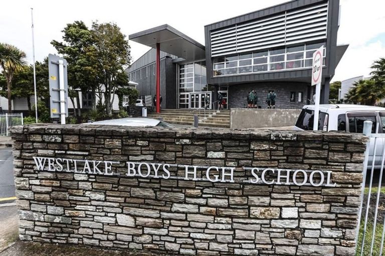 Photo of property in 2/18 Parr Terrace, Castor Bay, Auckland, 0620