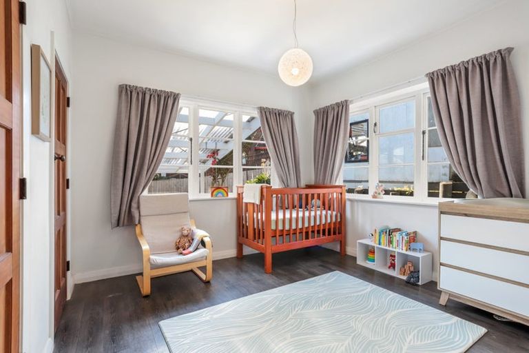 Photo of property in 2/18 Reid Road, New Lynn, Auckland, 0600