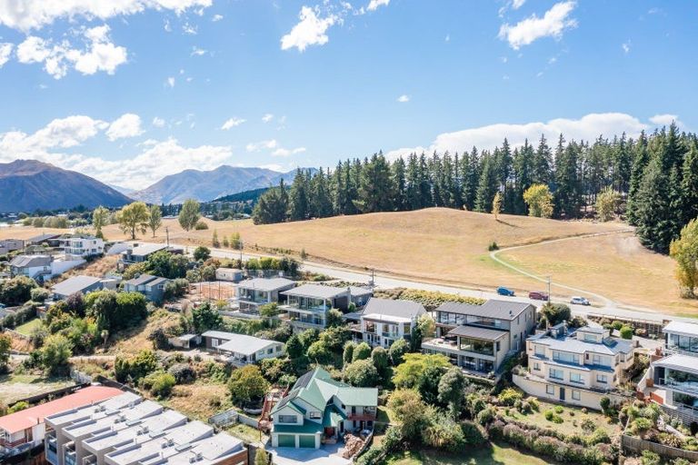 Photo of property in 32 Lismore Street, Wanaka, 9305