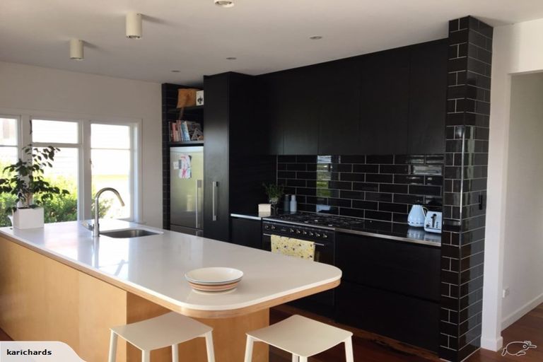 Photo of property in 16 Aramoana Avenue, Devonport, Auckland, 0624