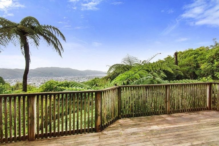 Photo of property in 1 Avonlea Grove, Belmont, Lower Hutt, 5010