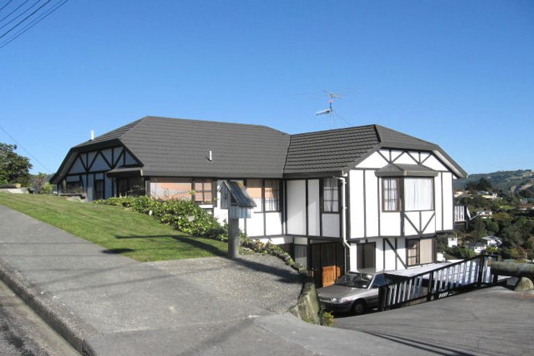Photo of property in 28 Castle Crescent, Stokes Valley, Lower Hutt, 5019