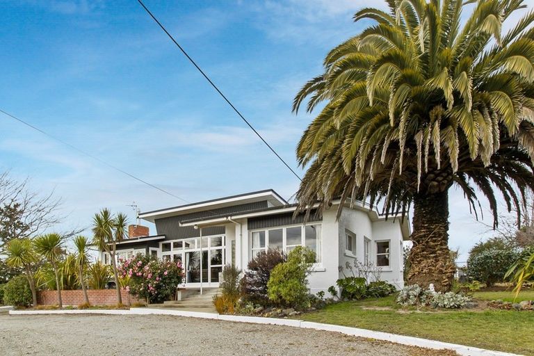 Photo of property in 65 Timaru Road, Waimate, 7924