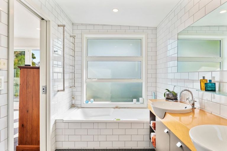 Photo of property in 13 Karekare Road, Raumati South, Paraparaumu, 5032