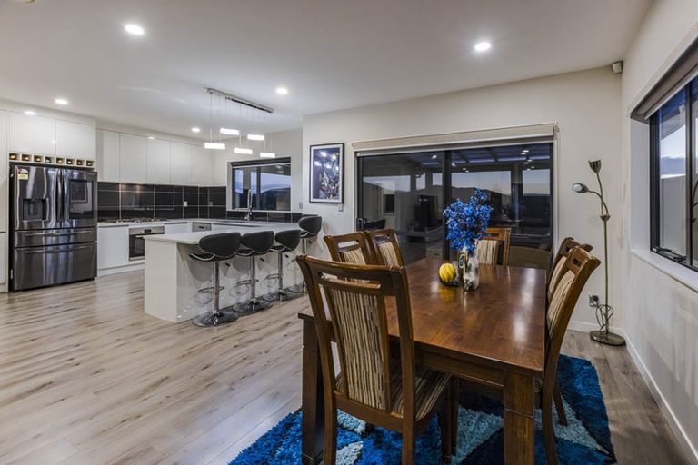 Photo of property in 76 Twin Parks Rise, Papakura, 2110