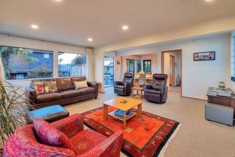 Photo of property in 9a Huntly Road, Campbells Bay, Auckland, 0630