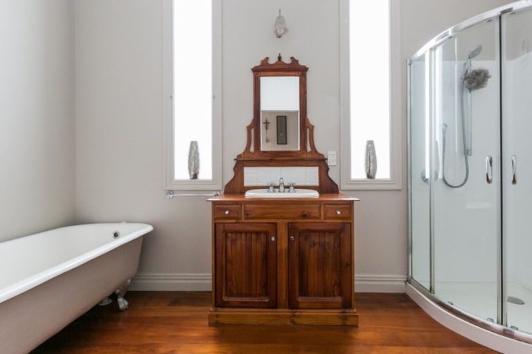 Photo of property in 63 Wellesley Road, Napier South, Napier, 4110