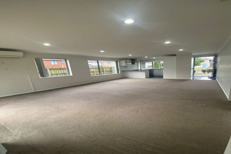 Photo of property in 18 Whekau Drive, Takanini, 2112