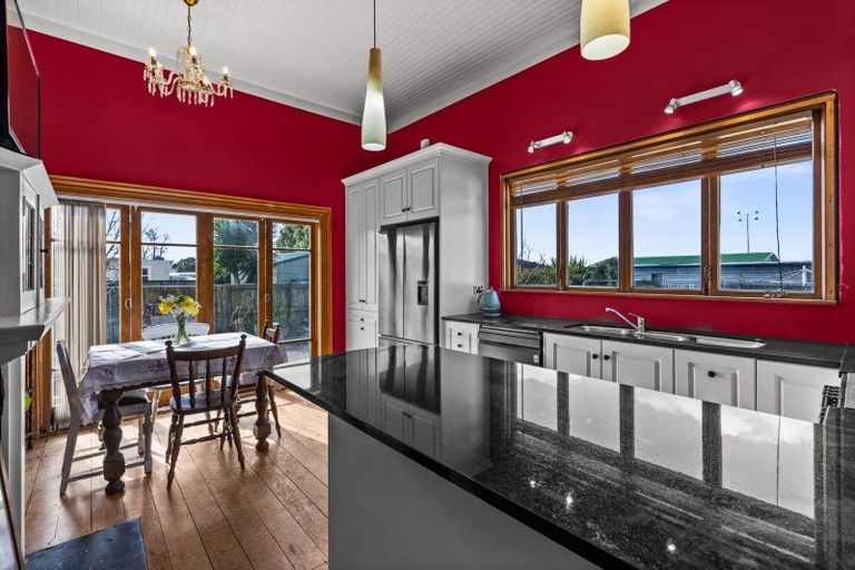 Photo of property in 18 Lee Road, Taradale, Napier, 4112