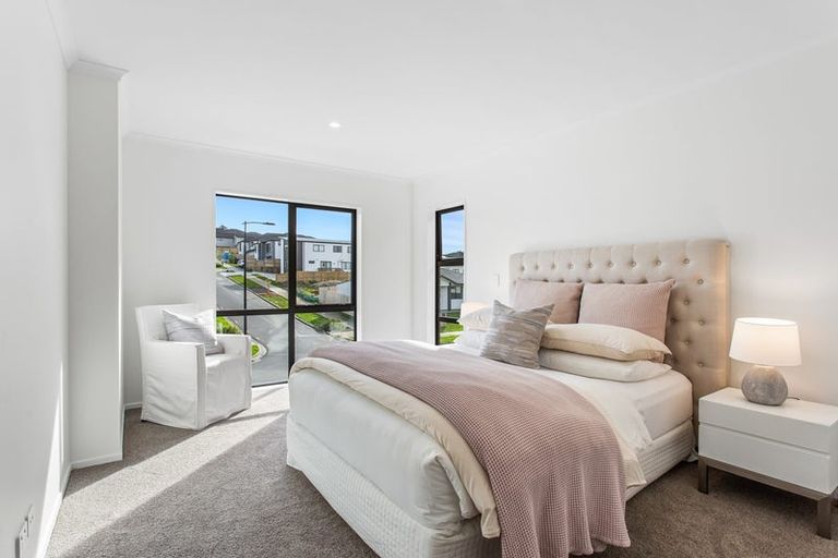 Photo of property in 17 William Calvert Drive, Swanson, Auckland, 0614
