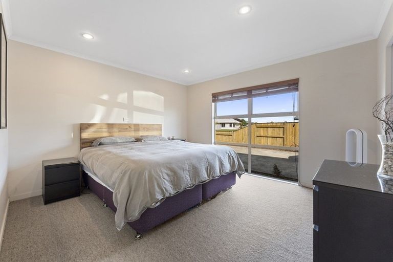 Photo of property in 19 Walnut Grove, Kelvin Grove, Palmerston North, 4414