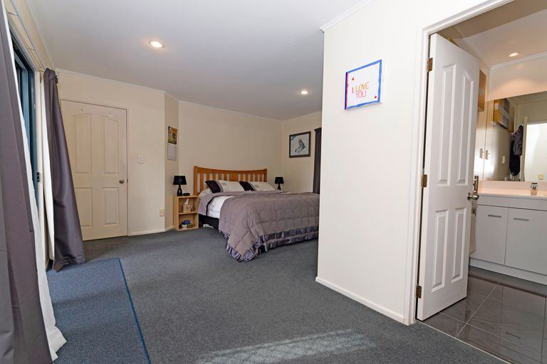 Photo of property in 27 Milan Drive, Glen Eden, Auckland, 0602