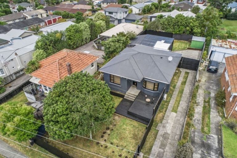 Photo of property in 142 Titirangi Road, New Lynn, Auckland, 0600