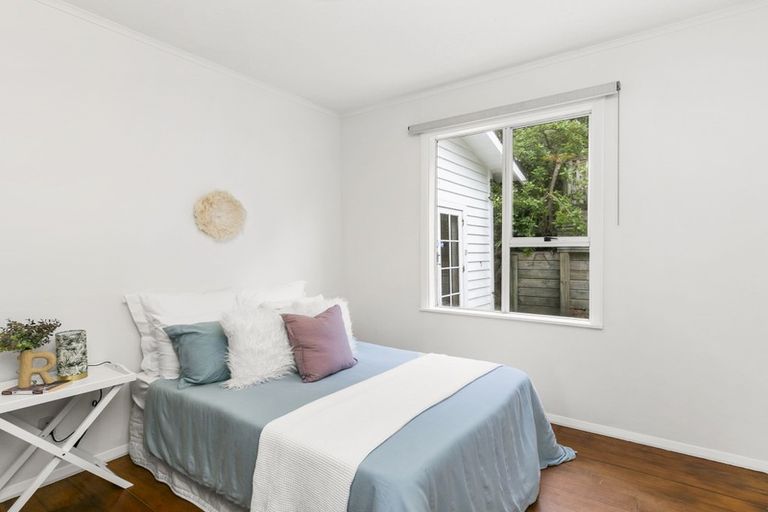 Photo of property in 22 Liffey Crescent, Island Bay, Wellington, 6023