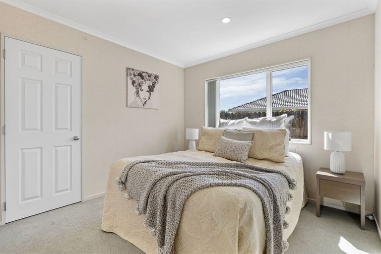 Photo of property in 5 Brosna Place, East Tamaki, Auckland, 2016