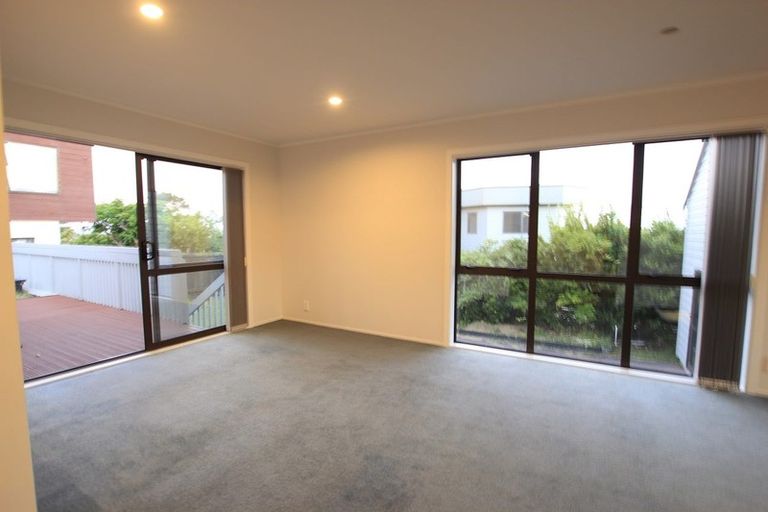 Photo of property in 189 West Harbour Drive, West Harbour, Auckland, 0618