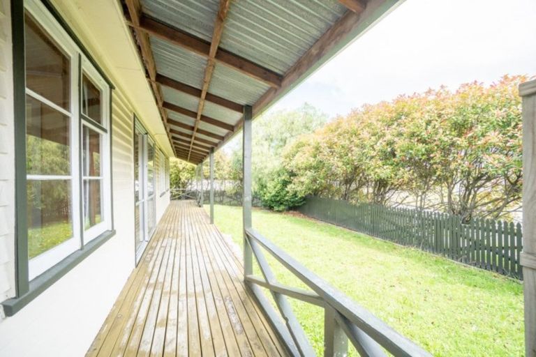 Photo of property in 128 Roberts Line, Kelvin Grove, Palmerston North, 4414