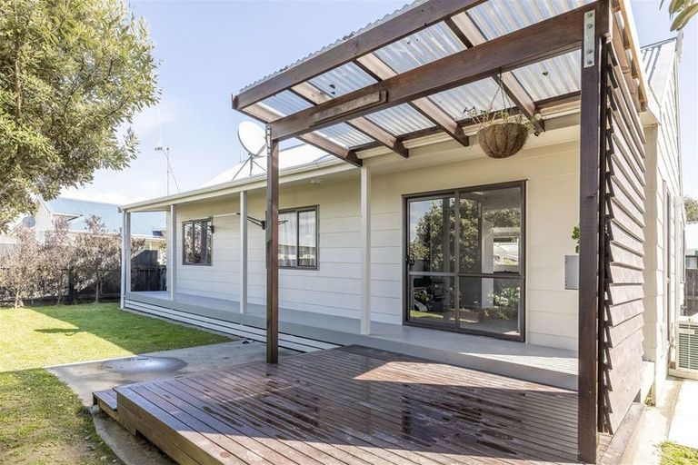 Photo of property in 6a Perrin Place, Kelvin Grove, Palmerston North, 4414