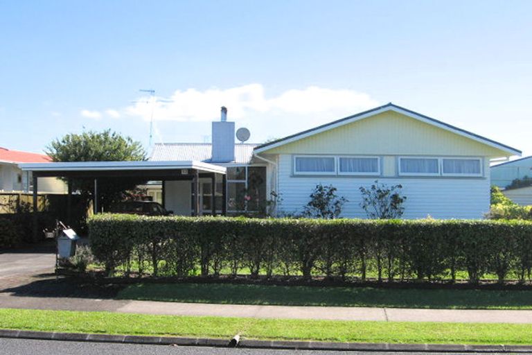 Photo of property in 92 Edgewater Drive, Pakuranga, Auckland, 2010