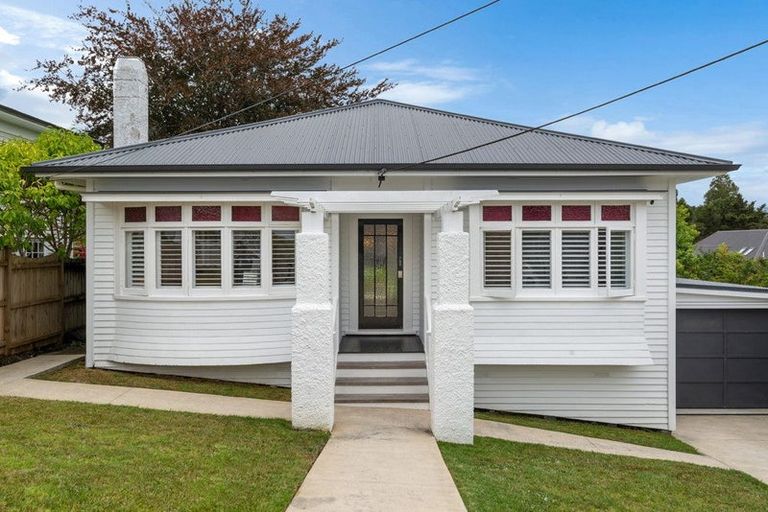 Photo of property in 10 Le Roy Terrace, Birkenhead, Auckland, 0626