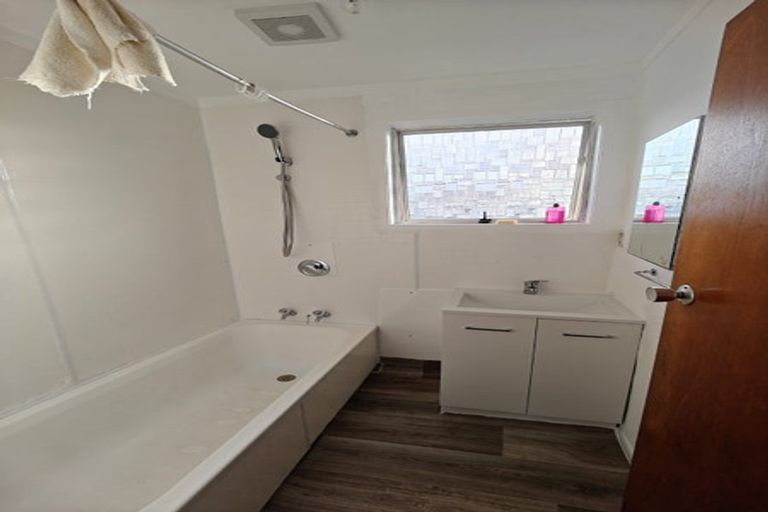 Photo of property in 5 Moncrieff Avenue, Clendon Park, Auckland, 2103