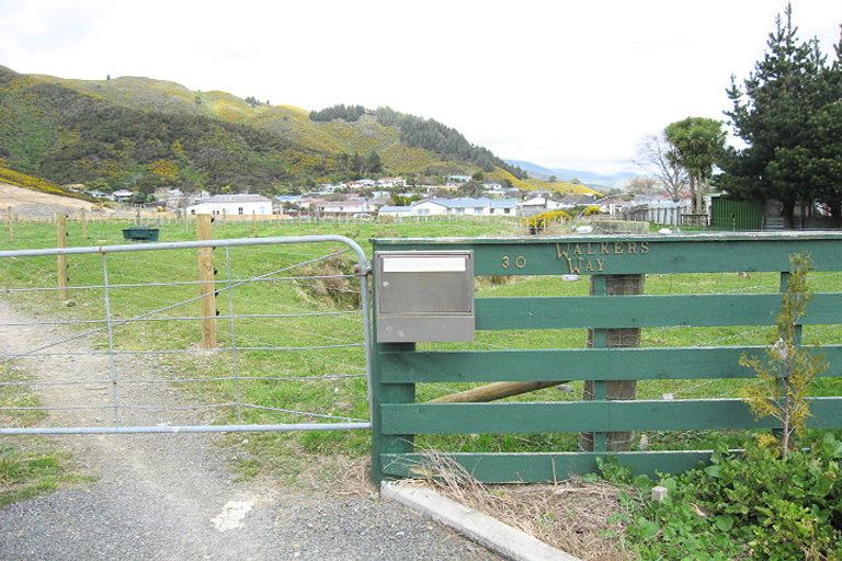 Photo of property in 30 Pencarrow Crescent, Wainuiomata, Lower Hutt, 5014