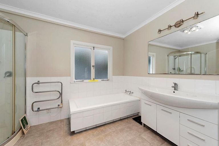 Photo of property in 124a Masters Avenue, Silverdale, Hamilton, 3216