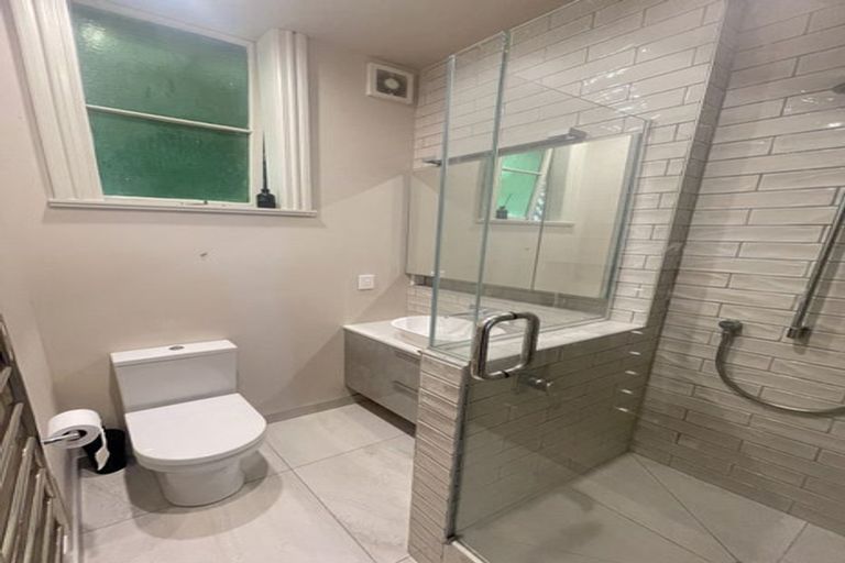 Photo of property in 16 Glenbervie Terrace, Thorndon, Wellington, 6011