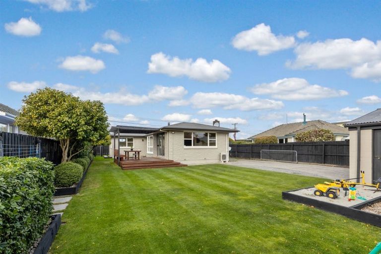 Photo of property in 215 Grimseys Road, Redwood, Christchurch, 8051