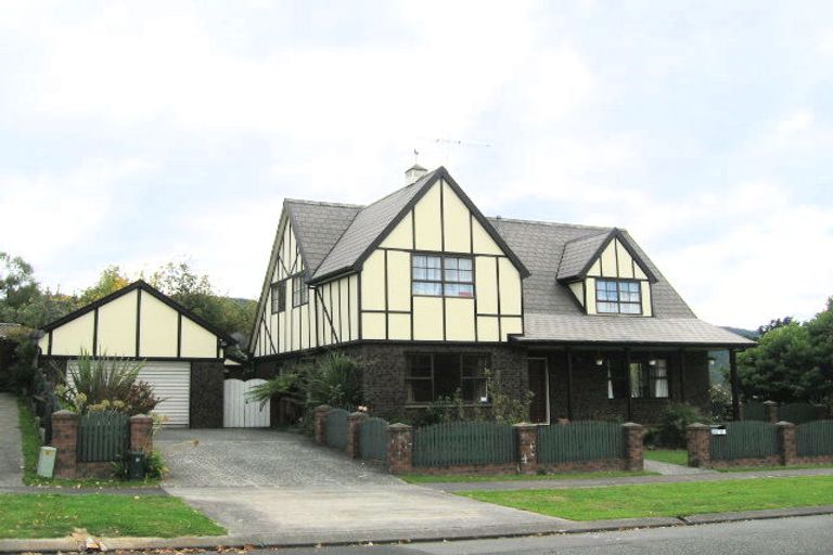 Photo of property in 2 Pioneer Grove, Silverstream, Upper Hutt, 5019