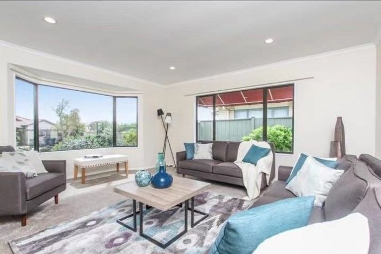 Photo of property in 16 Middlefield Drive, East Tamaki Heights, Auckland, 2016