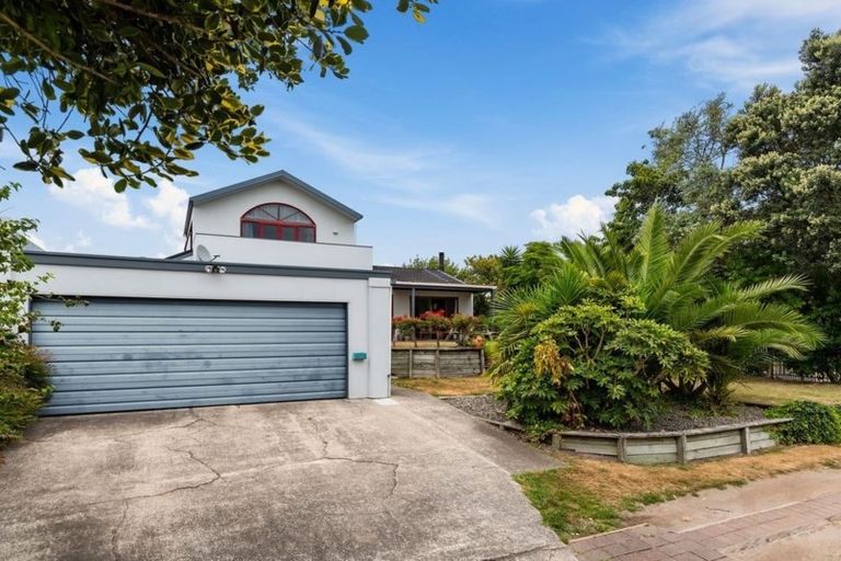 Photo of property in 100 Dickson Road, Papamoa Beach, Papamoa, 3118