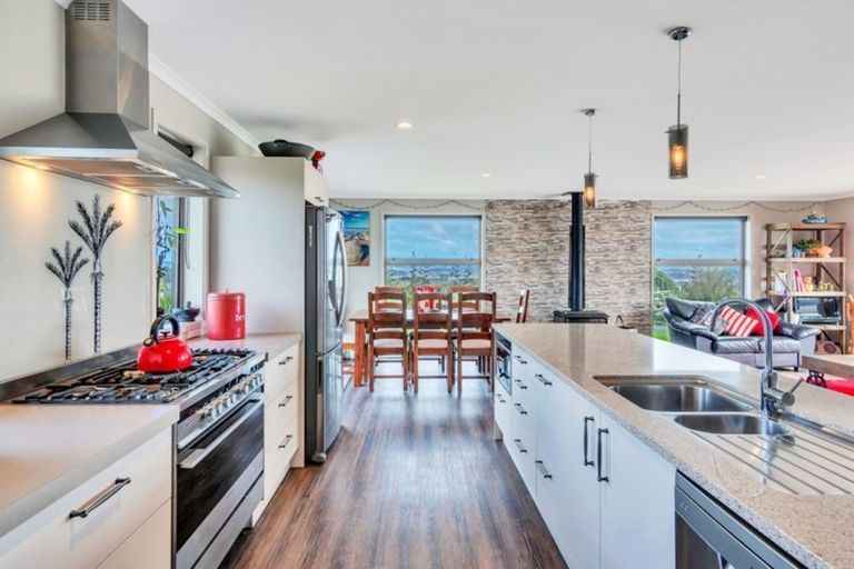 Photo of property in 64 Kaipara Coast Highway, Helensville, Kaukapakapa, 0871