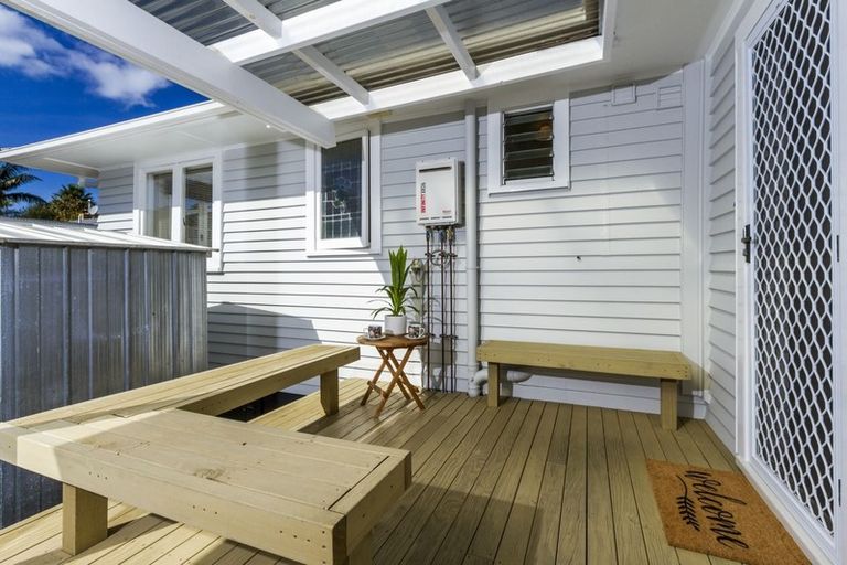 Photo of property in 1/17 Infidel Place, Torbay, Auckland, 0630