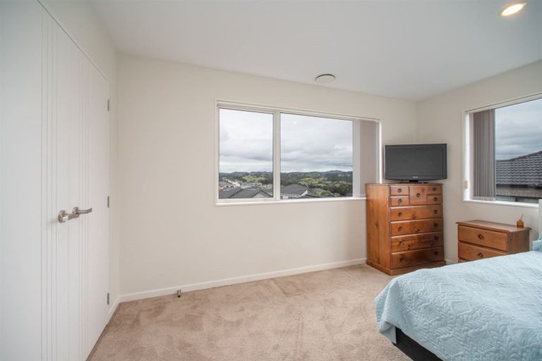 Photo of property in 11 San Casello Rise, Henderson, Auckland, 0612