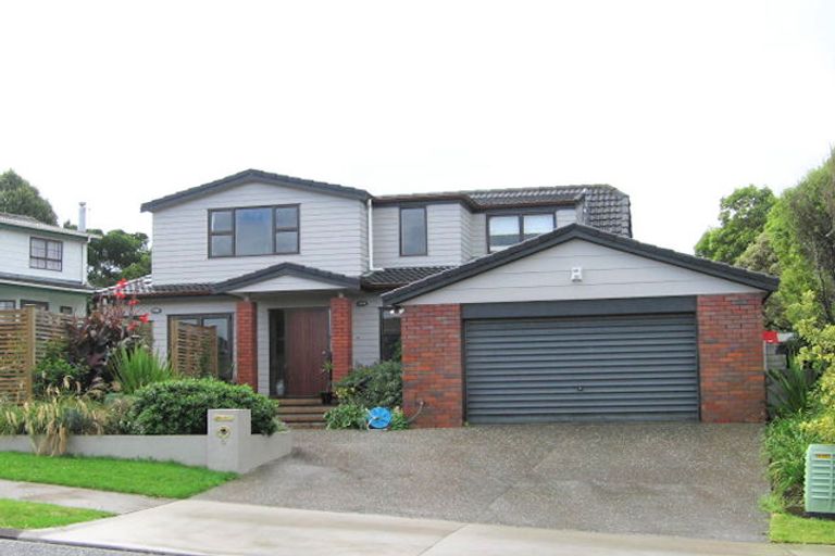 Photo of property in 6 Curacao Place, Half Moon Bay, Auckland, 2012