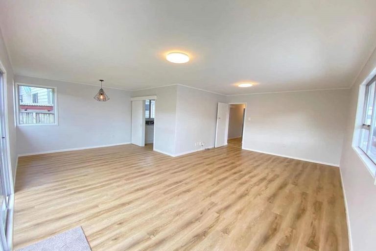 Photo of property in 75 Lewisham Street, Highland Park, Auckland, 2010