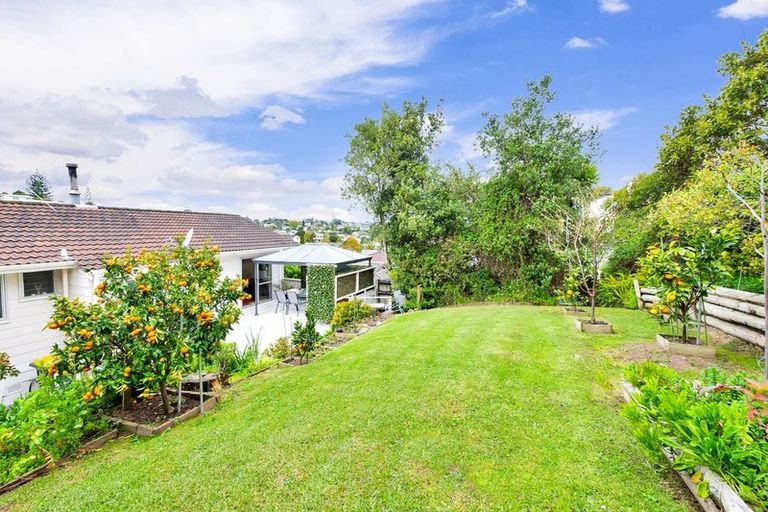 Photo of property in 16 Sequoia Place, Sunnynook, Auckland, 0620