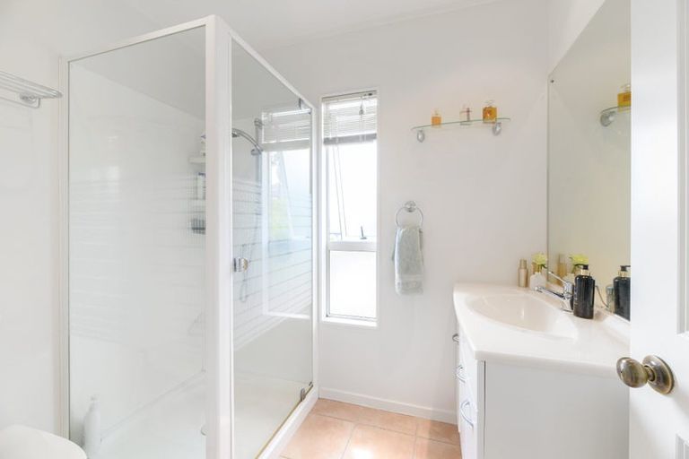 Photo of property in 2/87a Kowhai Road, Mairangi Bay, Auckland, 0630