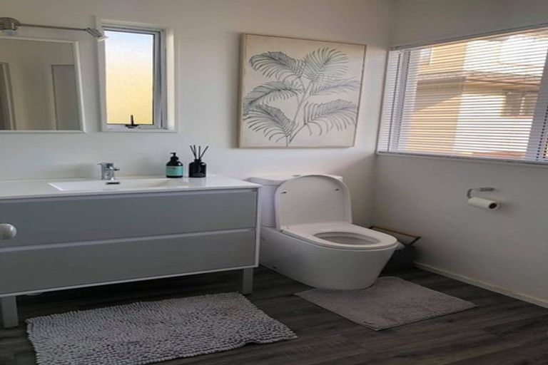 Photo of property in 2/20 Walter Street, Hauraki, Auckland, 0622